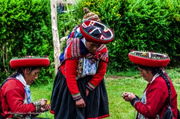  Quechua Women in Traditional Dress 